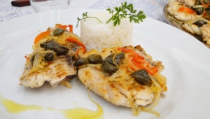 Abadejo con Costra de Papa y Zanahorias Vichy
